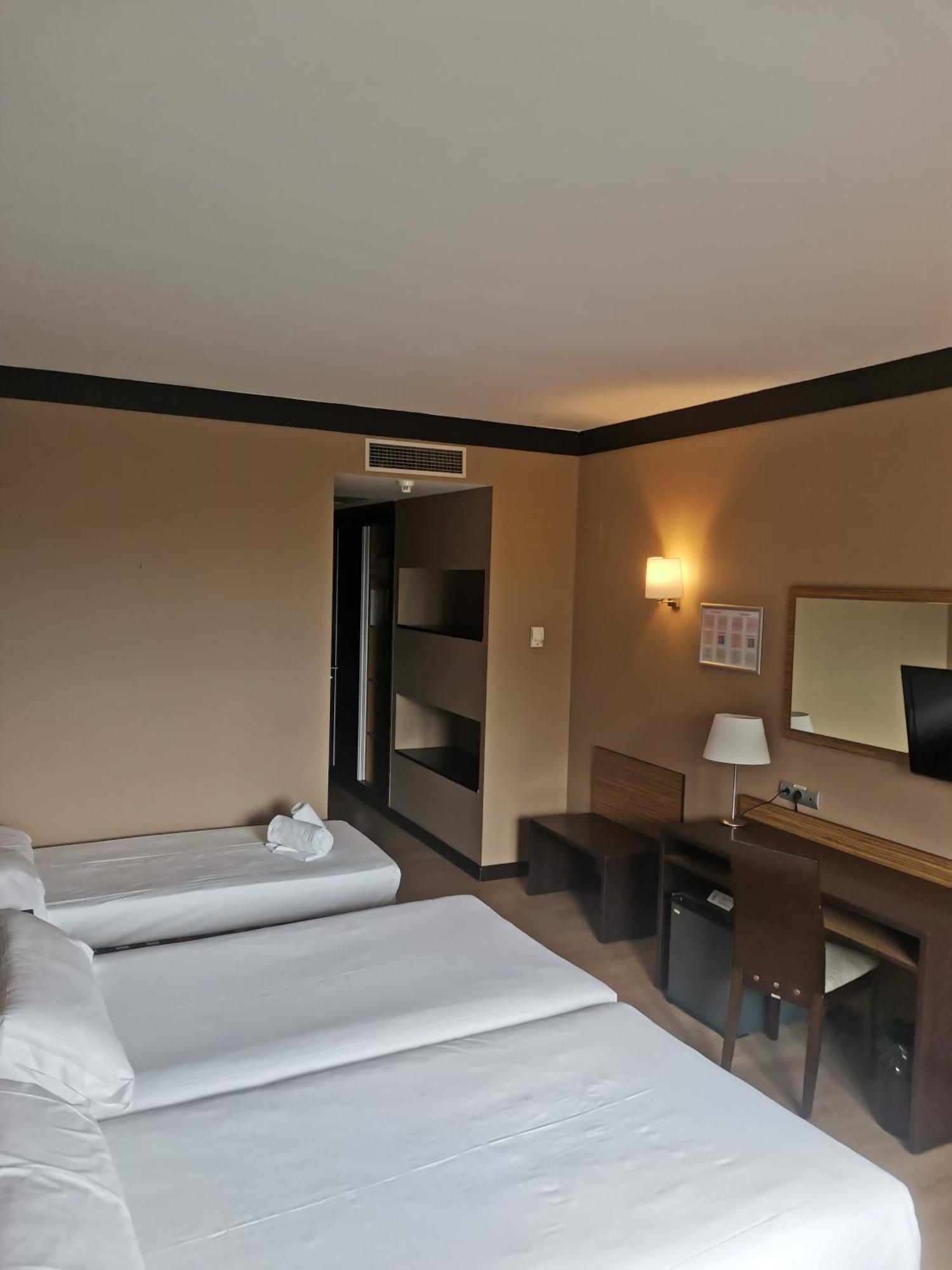 Aparthotel Attica 21 Valles Sabadell Exterior photo