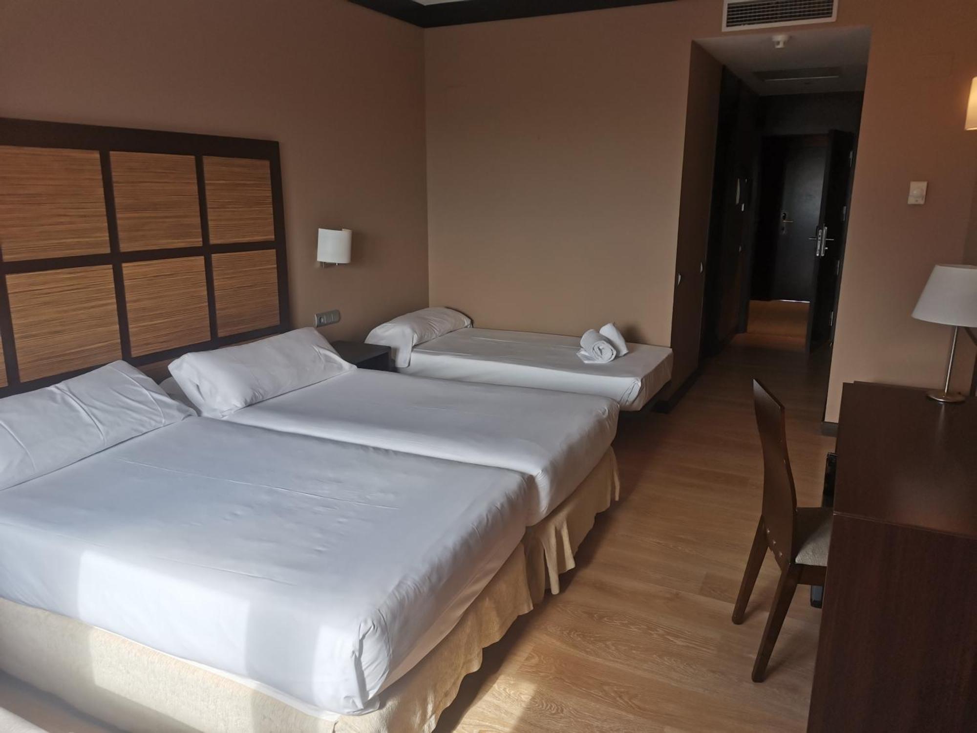 Aparthotel Attica 21 Valles Sabadell Exterior photo